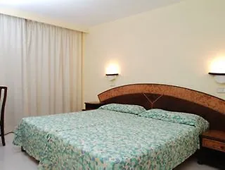 Illot Park & 4*