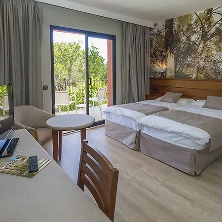Illot Park & Отель 4*